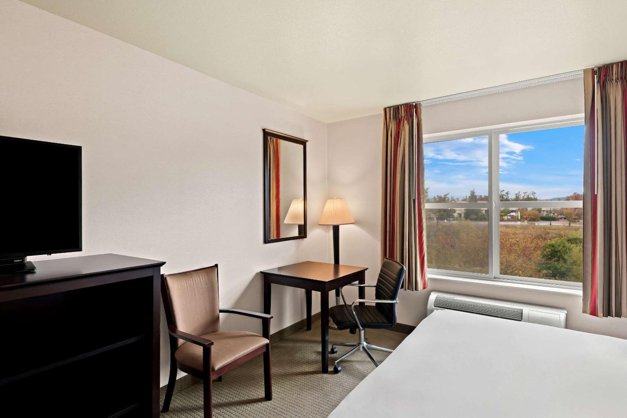 Comfort Inn & Suites Creswell Екстер'єр фото